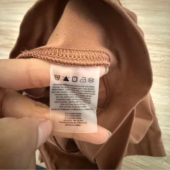 Aritzia TNA Small Butter Cheeky Flare Leggings Criss Cross Waist Stretch Tan - Picture 5 of 7